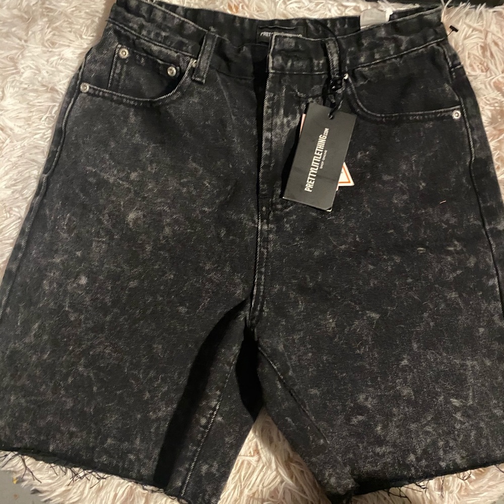 Pretty little thing black Bermuda shorts
